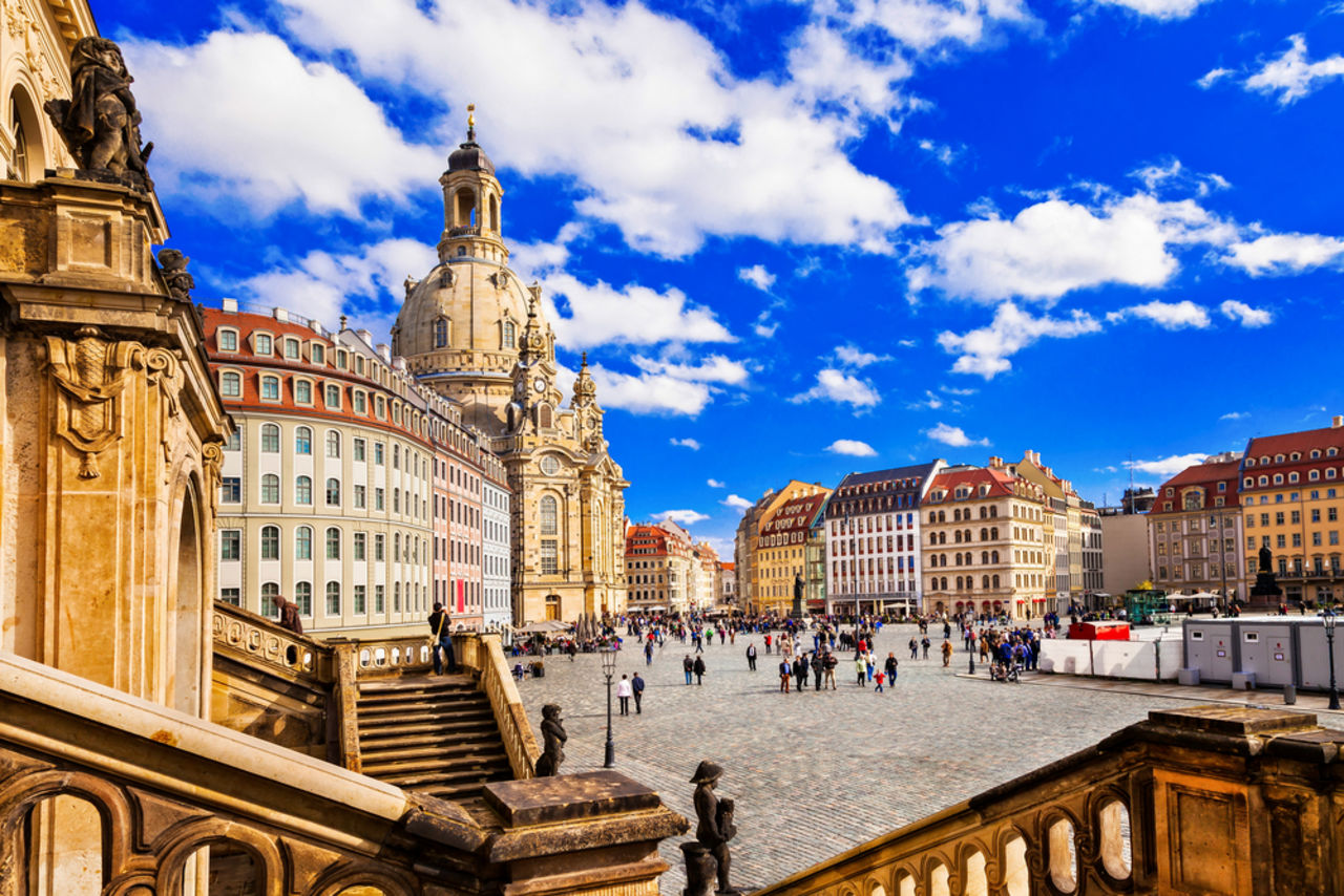 Der Platz Neumarkt mit der Frauenkirche in Dresden